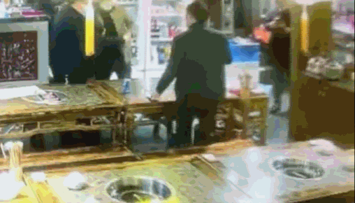 【每日平安102】醉驾逃逸宝马女袭警被刑拘,可笑误会冲动男火锅店打人